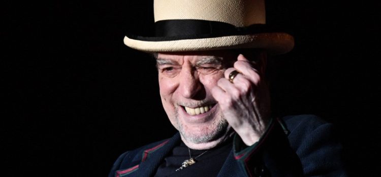 Joaquín Sabina se despide emocionado en el último concierto de su vida